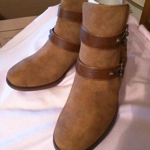 Women's Eurosoft Ankle Boot 8 1/2 - NEW